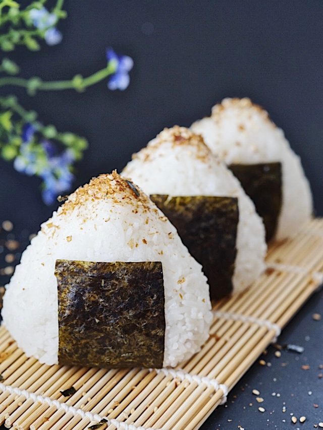 How to Make Tuna Mayo Onigiri (Japanese Rice Balls)