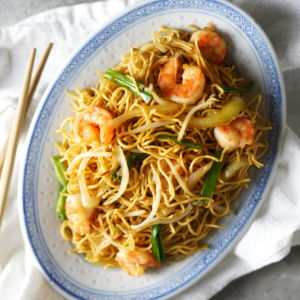 Overview of shrimp chow mein.