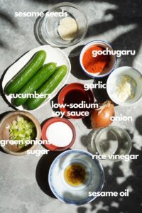 Overview of ingredients to make this cucumber salad.